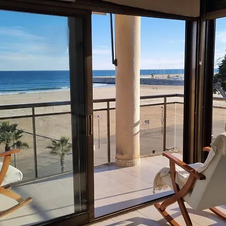 Apartamento Duplex En Primera Linea De Playa Torredembarra